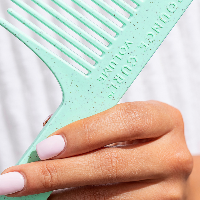 Styling Techniques to Reduce Frizzy Hair