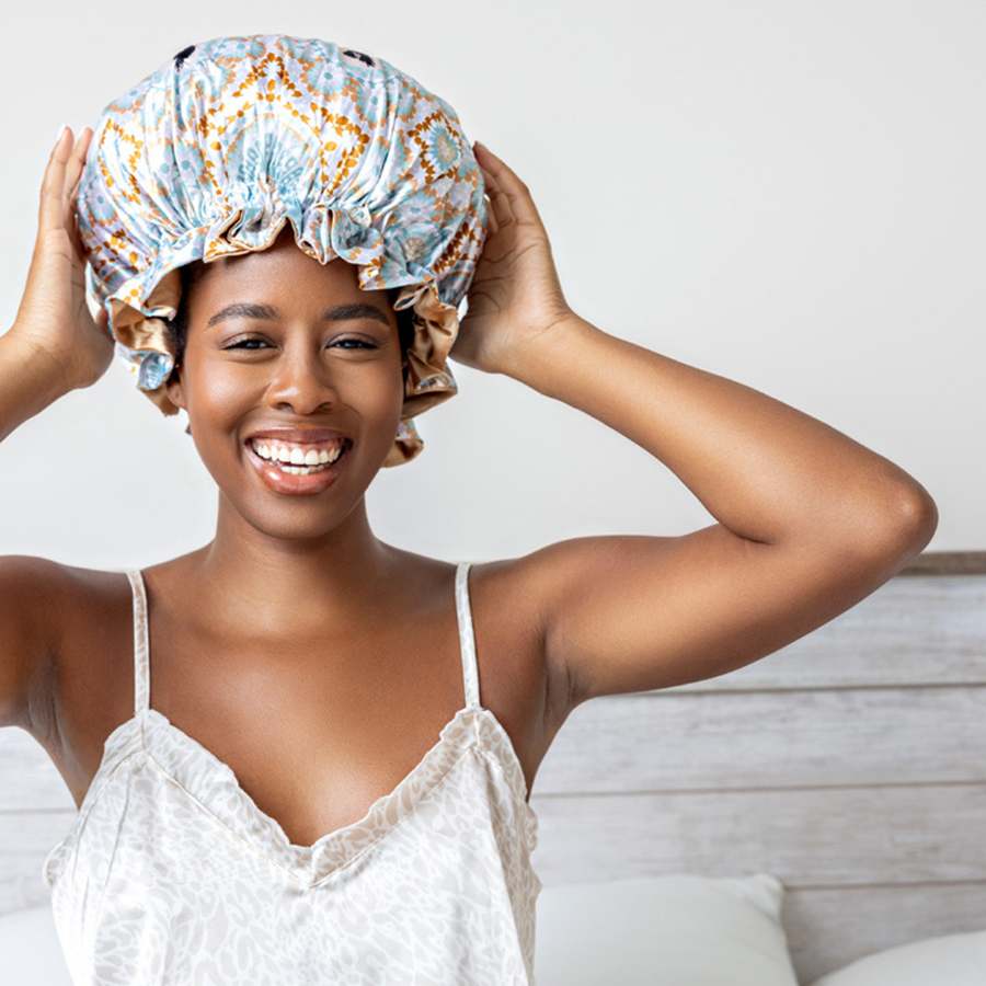 Bounce Curl Reversible Bonnet Lifestyle Image